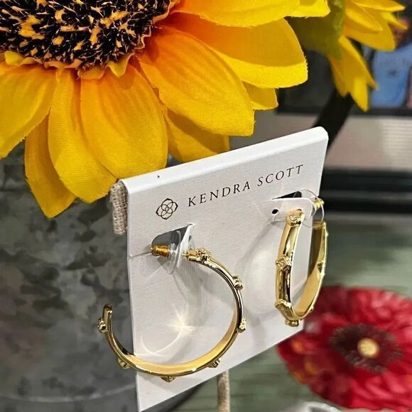 NWTâKendra ScottâJoelleâHoopâEarringsâGoldâWhiteâCrystalâ#KSER - Picture 6 of 7